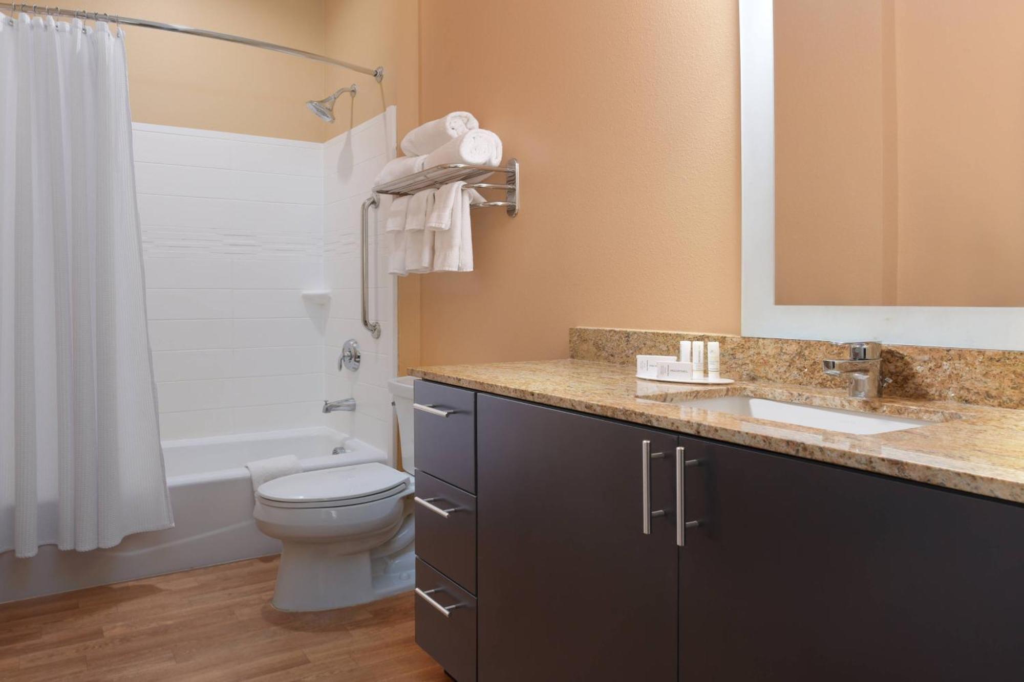 Towneplace Suites By Marriott Lake Jackson Clute Bagian luar foto