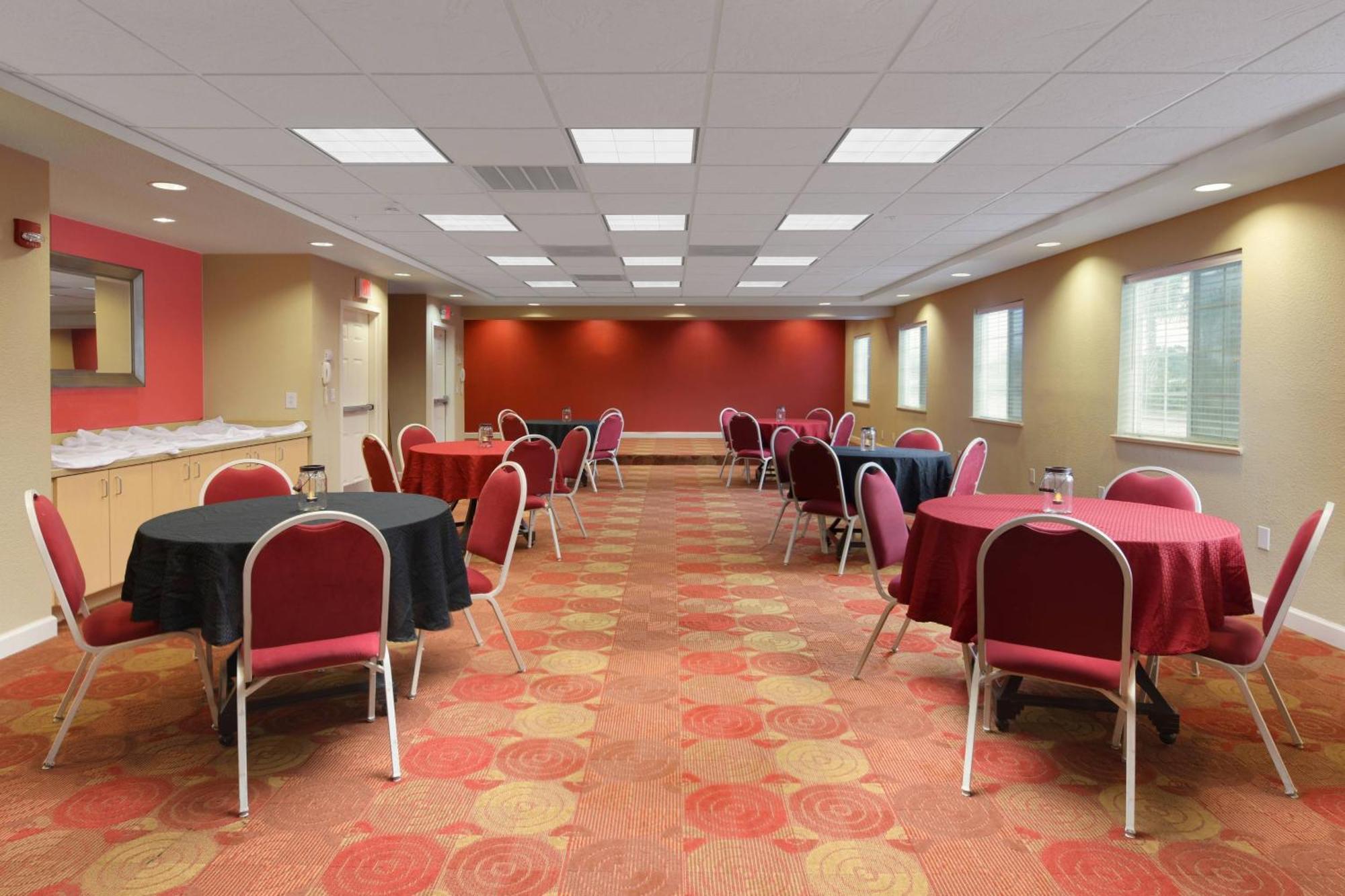 Towneplace Suites By Marriott Lake Jackson Clute Bagian luar foto