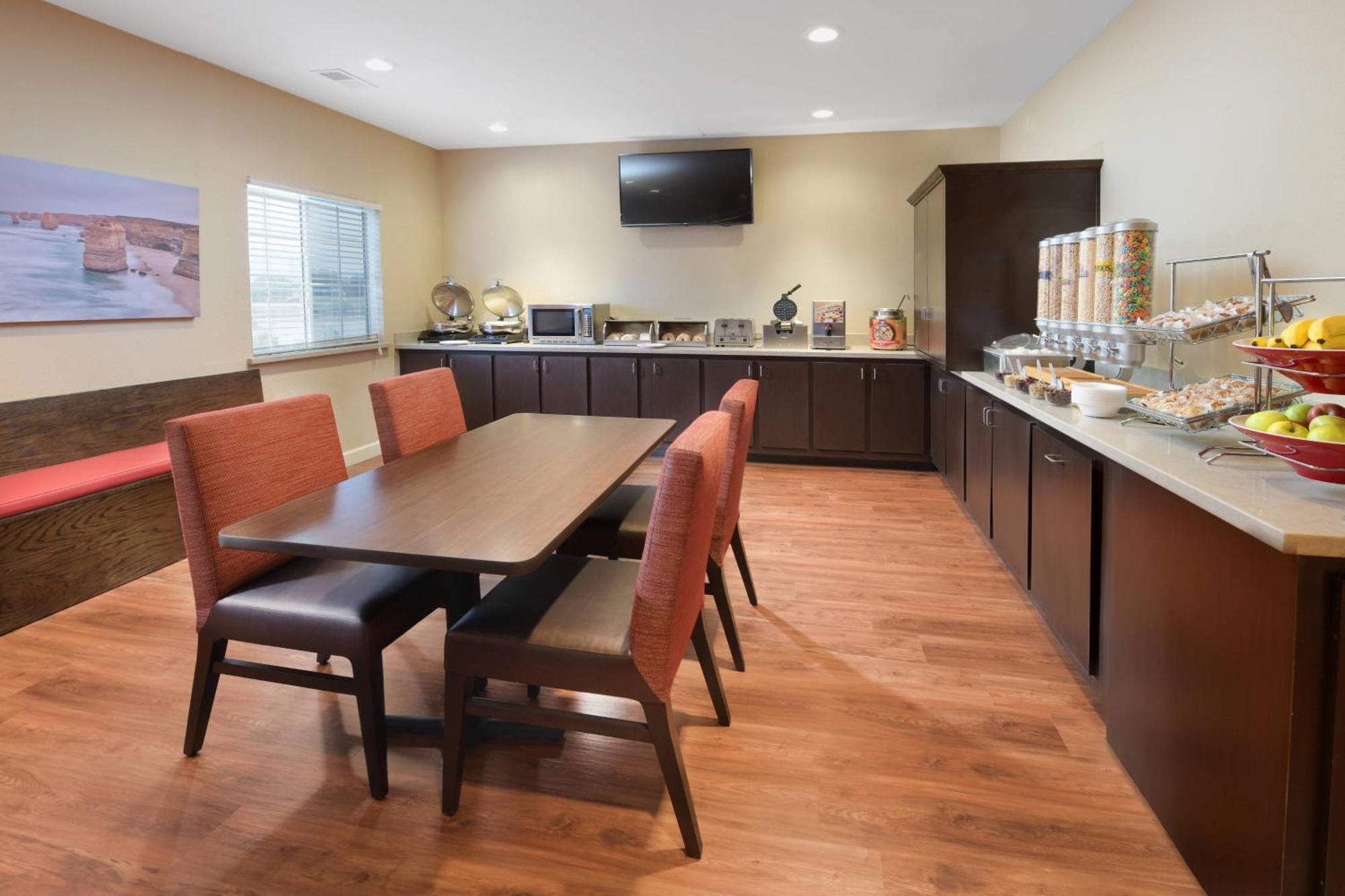 Towneplace Suites By Marriott Lake Jackson Clute Bagian luar foto