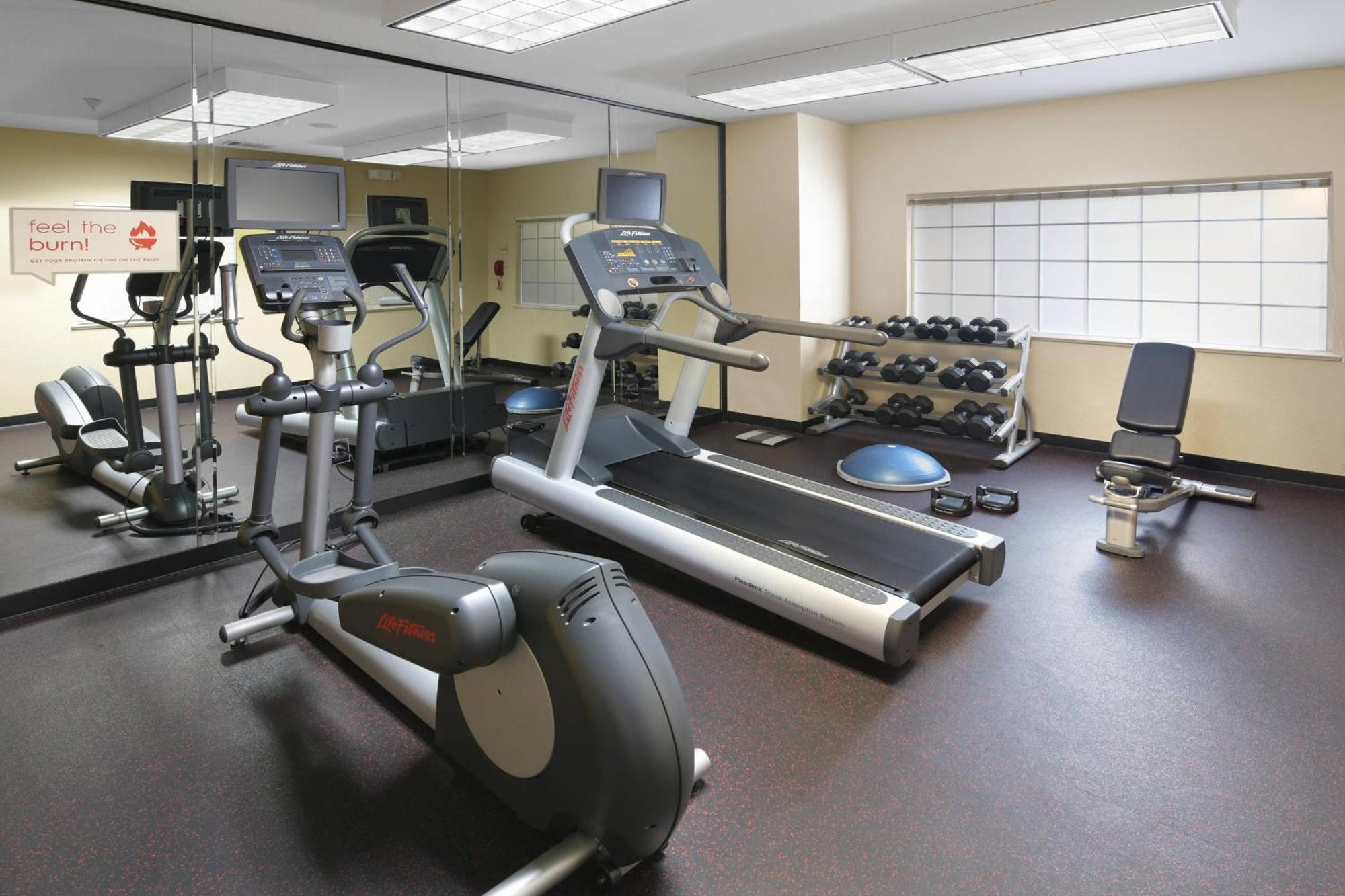 Towneplace Suites By Marriott Lake Jackson Clute Bagian luar foto