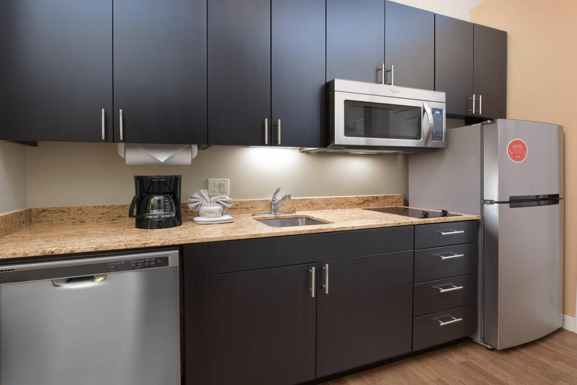 Towneplace Suites By Marriott Lake Jackson Clute Bagian luar foto