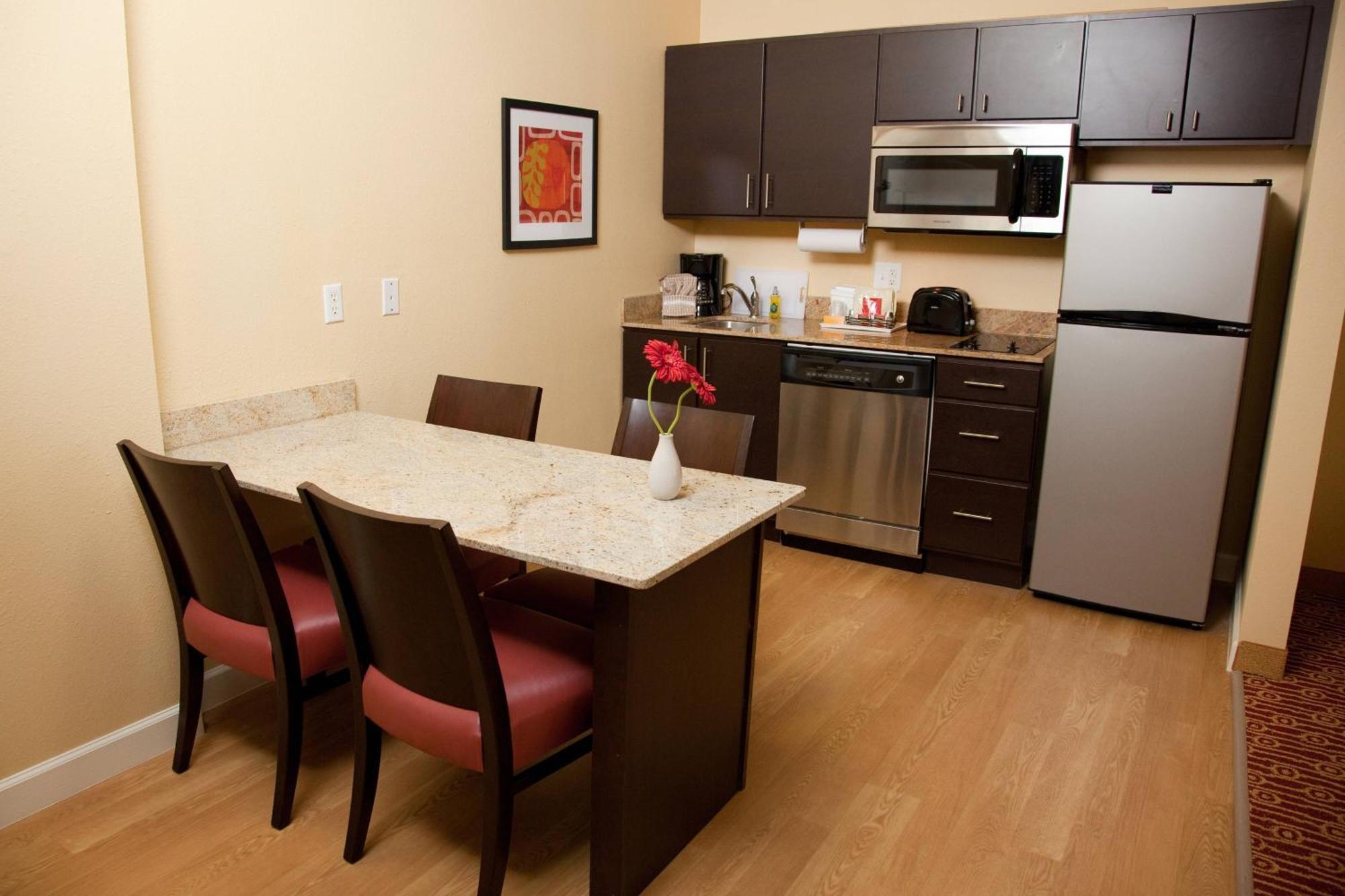 Towneplace Suites By Marriott Lake Jackson Clute Bagian luar foto